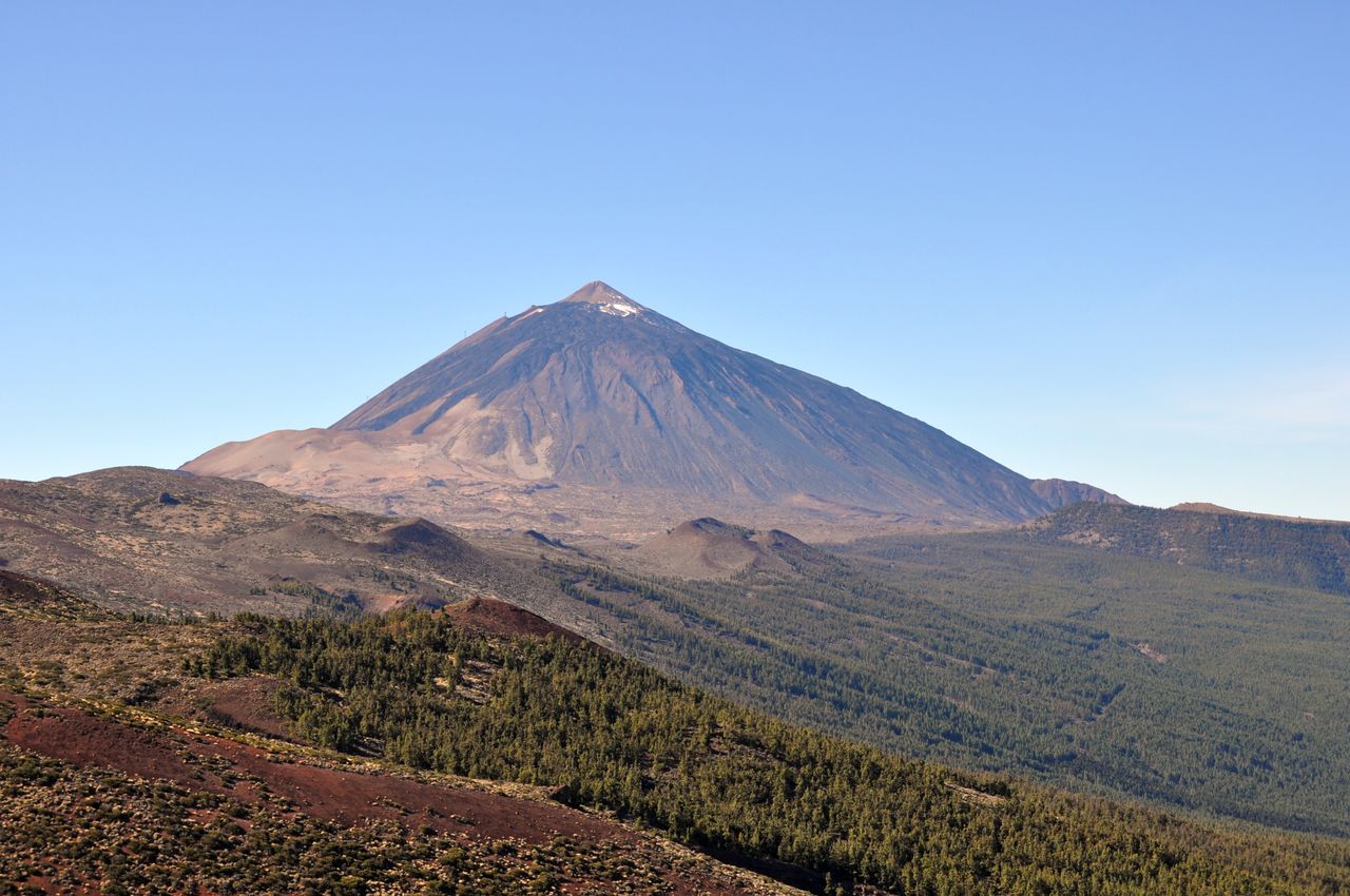 services-02 A breathtaking landscape of Mount Teide with clear blue skies in Tenerife, Spain.